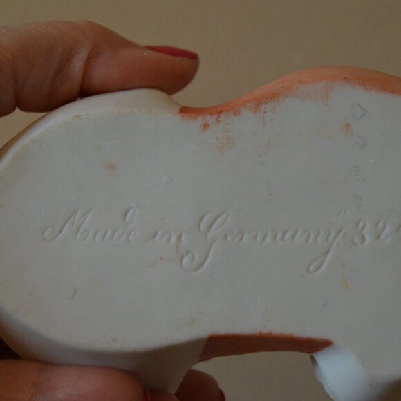 Vintage Antique Sacred Heart of Jesus bisque porcelain Holy water font Germany - Picture 5 of 9